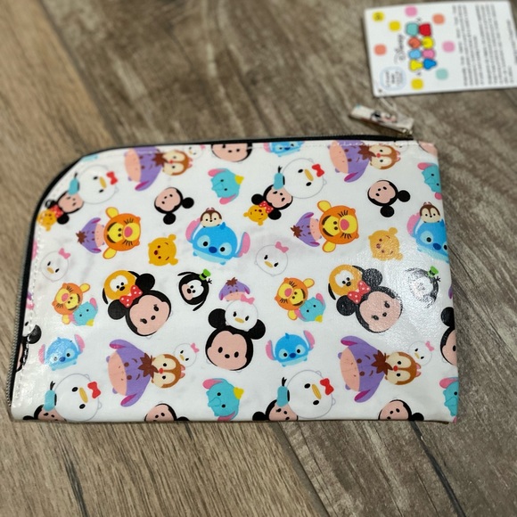 Disney Tsum Tsum Travel Bag - Picture 2 of 4